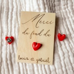 Carte en Bois + Pin's Coeur