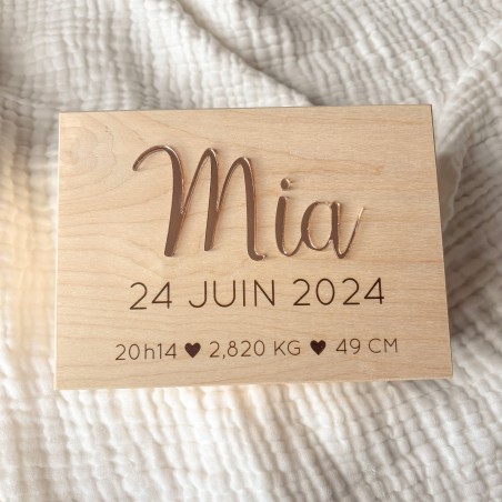 Boîte souvenirs naissance personnalisée en bois avec prénom en acrylique
