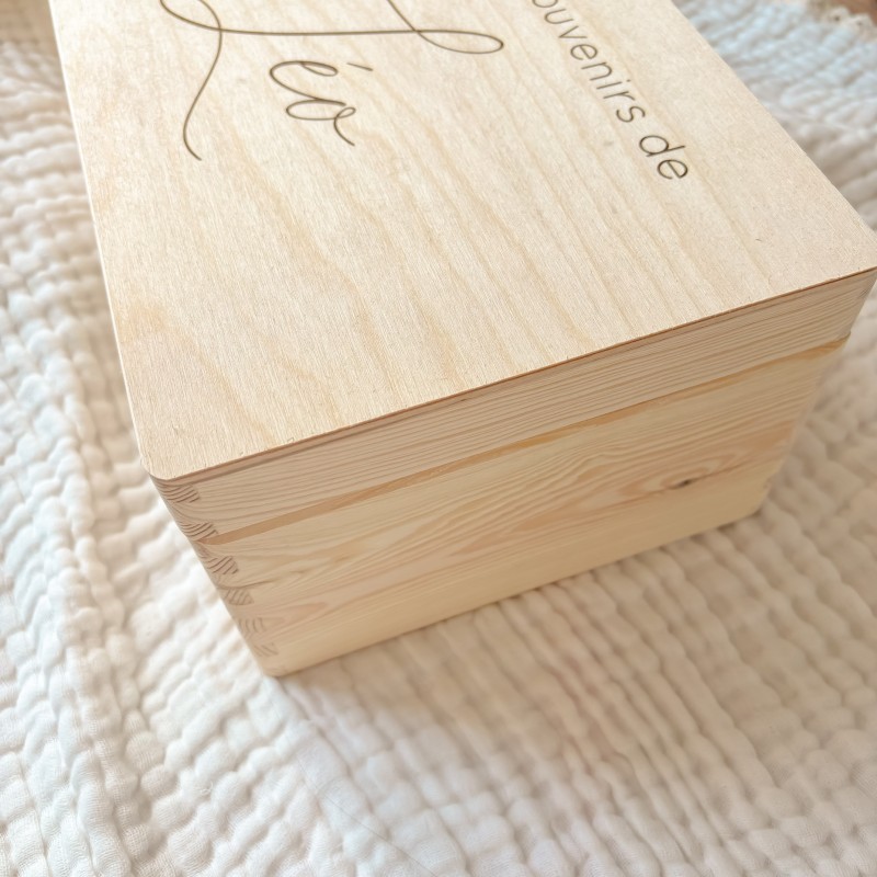 Boîte en bois personnalisée carrée 20x20 – Coffret souvenirs ou cadeau unique