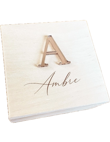 Petite boîte en bois personnalisée avec initiale en acrylique