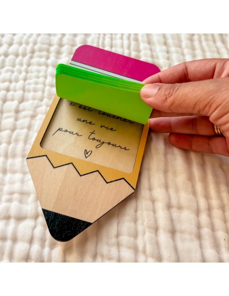 Support Post-it Crayon Bois – Cadeau Fin d'Année Maîtresse